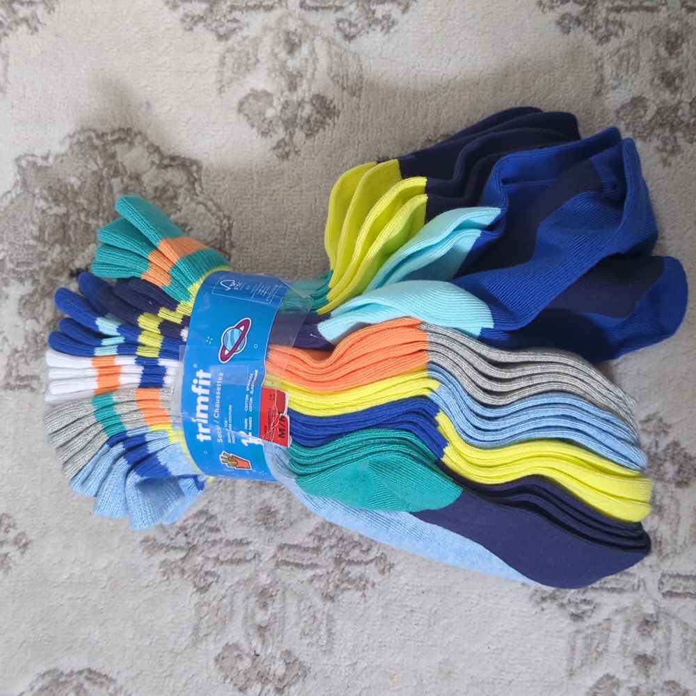 12 Prs Kids Medium Socks size 7-9